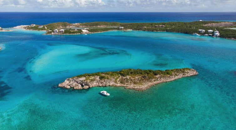Turquoise shallows and white sand off Rose Island